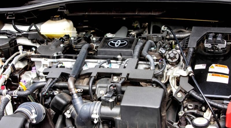 You know that moment: bent over the bay, neck at some weird angle, and this tiny spring - barely thicker than a pencil lead - is holding 0.5 to 2.5 kg of tension like it’s guarding national secrets. And a 1 mm tremor in your hand? Yeah, that becomes 5-8 mm of chaos once you’re past 200 mm of tool length. No wonder it slips.